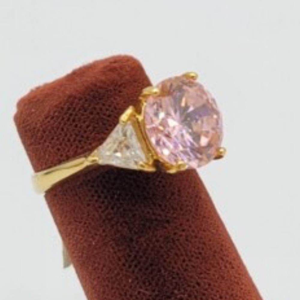18kGe and Pink Cubic Zirconia Ring